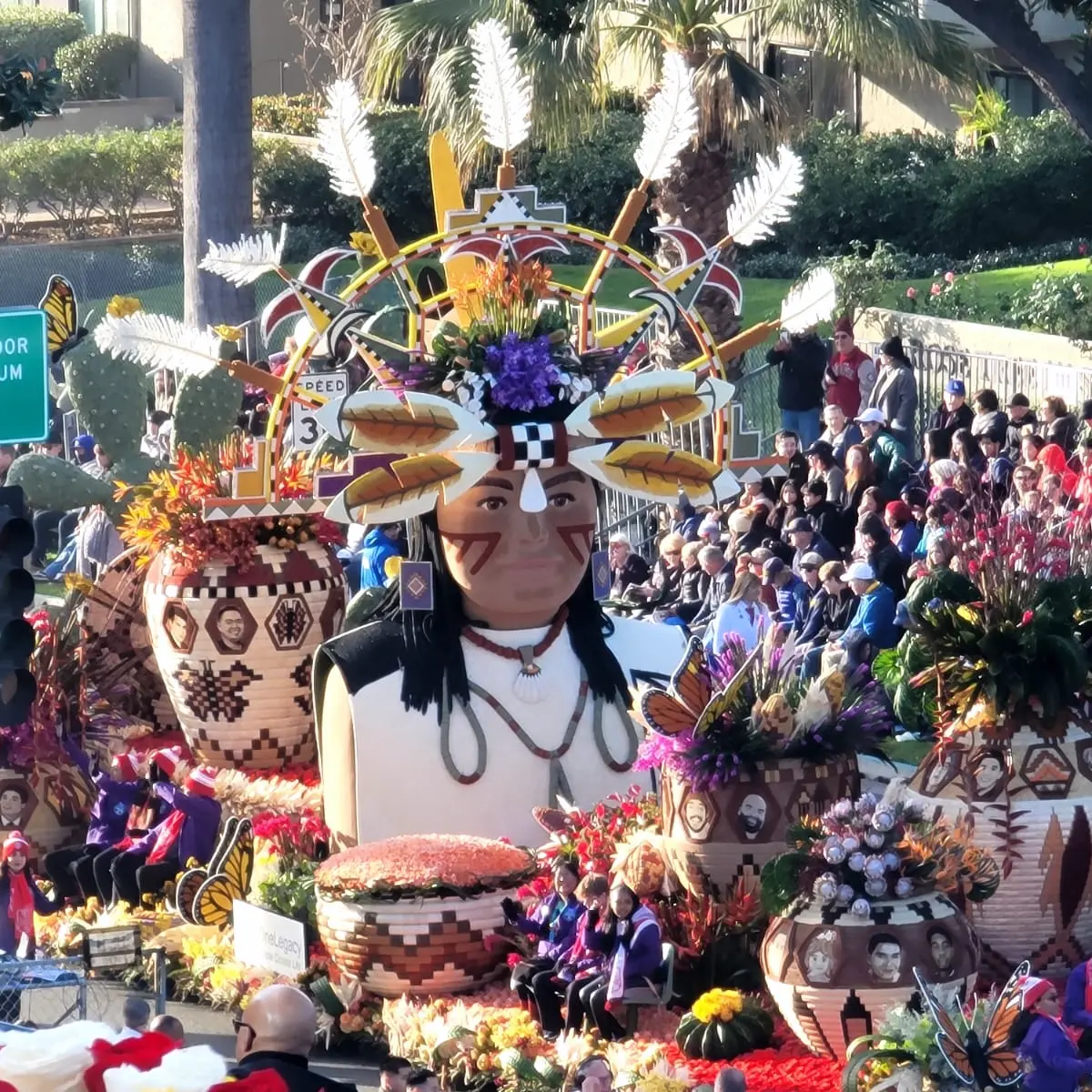 (GALERIA) Cientos de miles disfrutan el desfile de Las Rosas En Linea BC