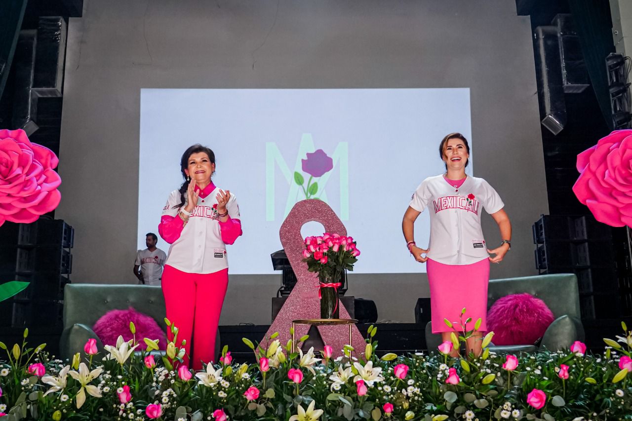 Presenta Marína del Pilar casaca conmemorativa de Águilas de Mexicali en la  lucha contra el cáncer de mama – En Linea BC