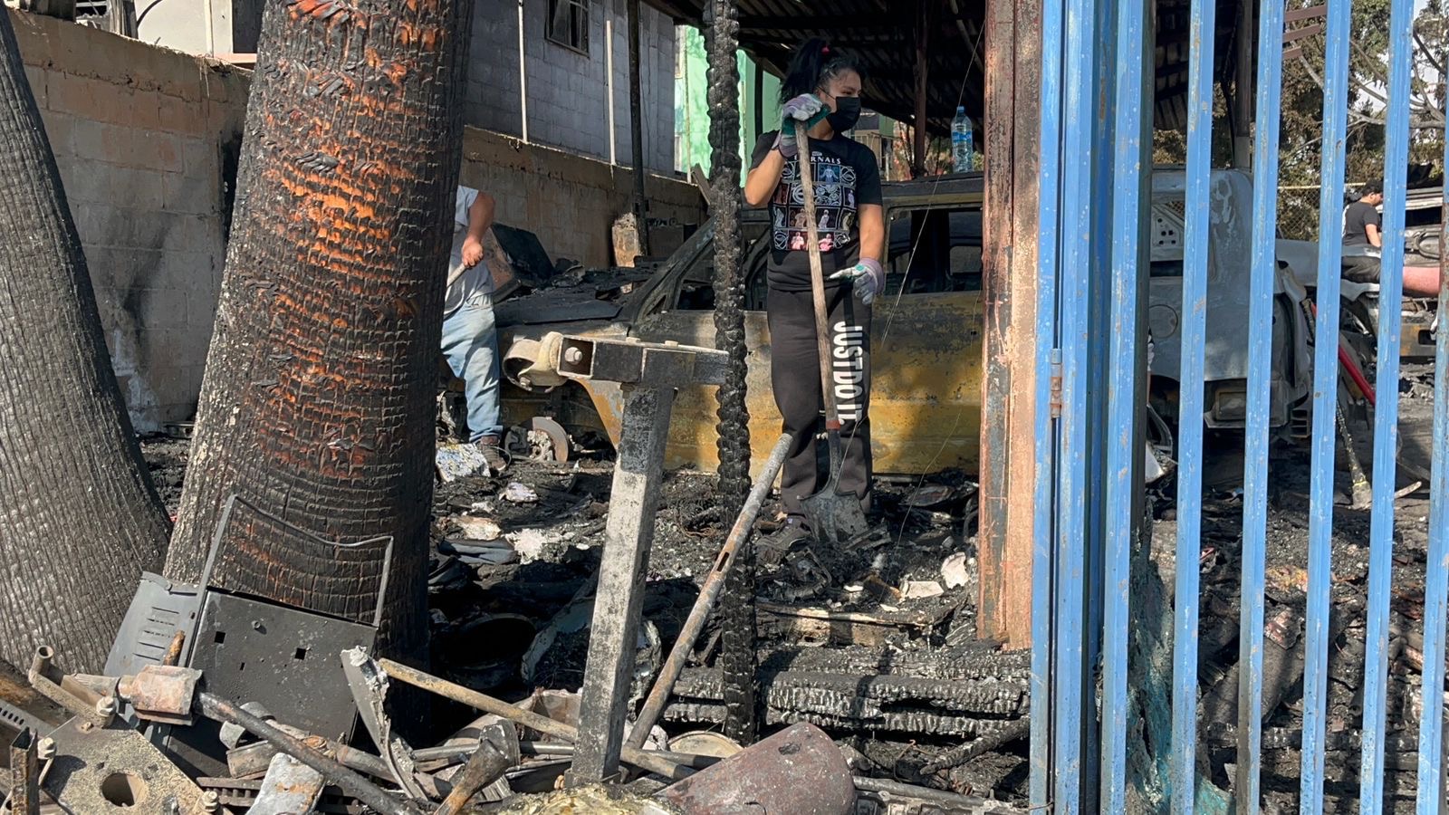 Incendio arrasa con taller mecánico y vivienda en el fraccionamiento ...